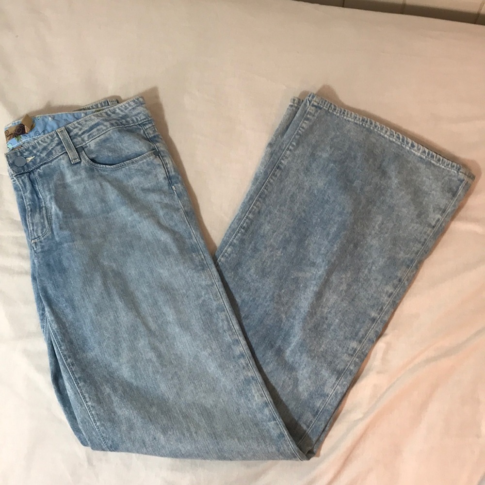 Beautiful light blue wash Paige jeans sz 31!